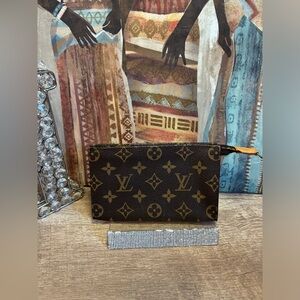LOUIS VUITTON Monogram Poche Toilette 15 Pouch